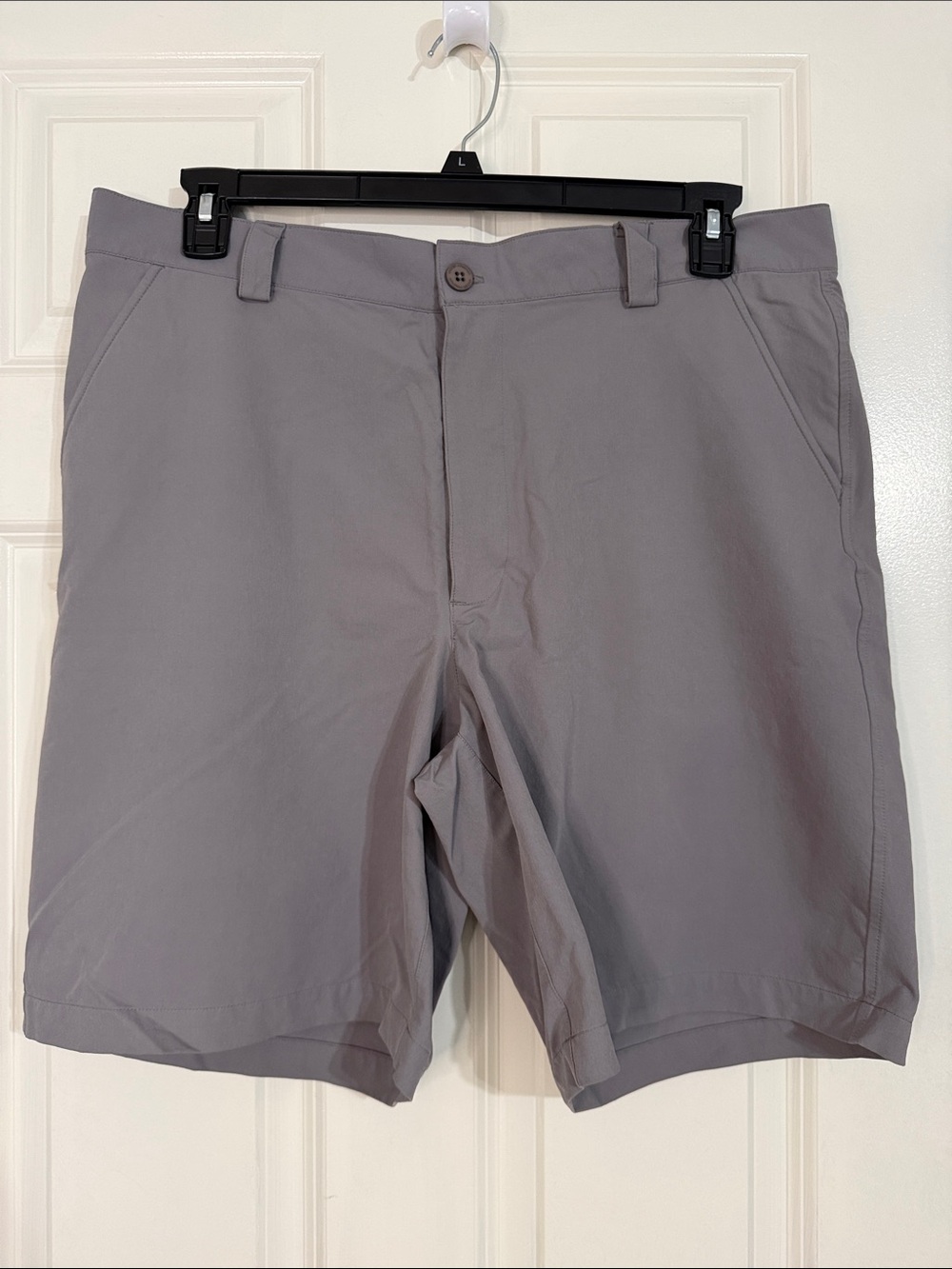 Under Armour Men's Flat Front Light Gray Golf Shorts
